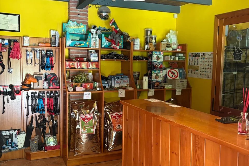 Reception and shop — Can Penedès